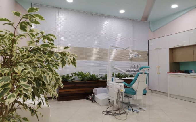 نرگس اصفهانی نژاد  دکتر